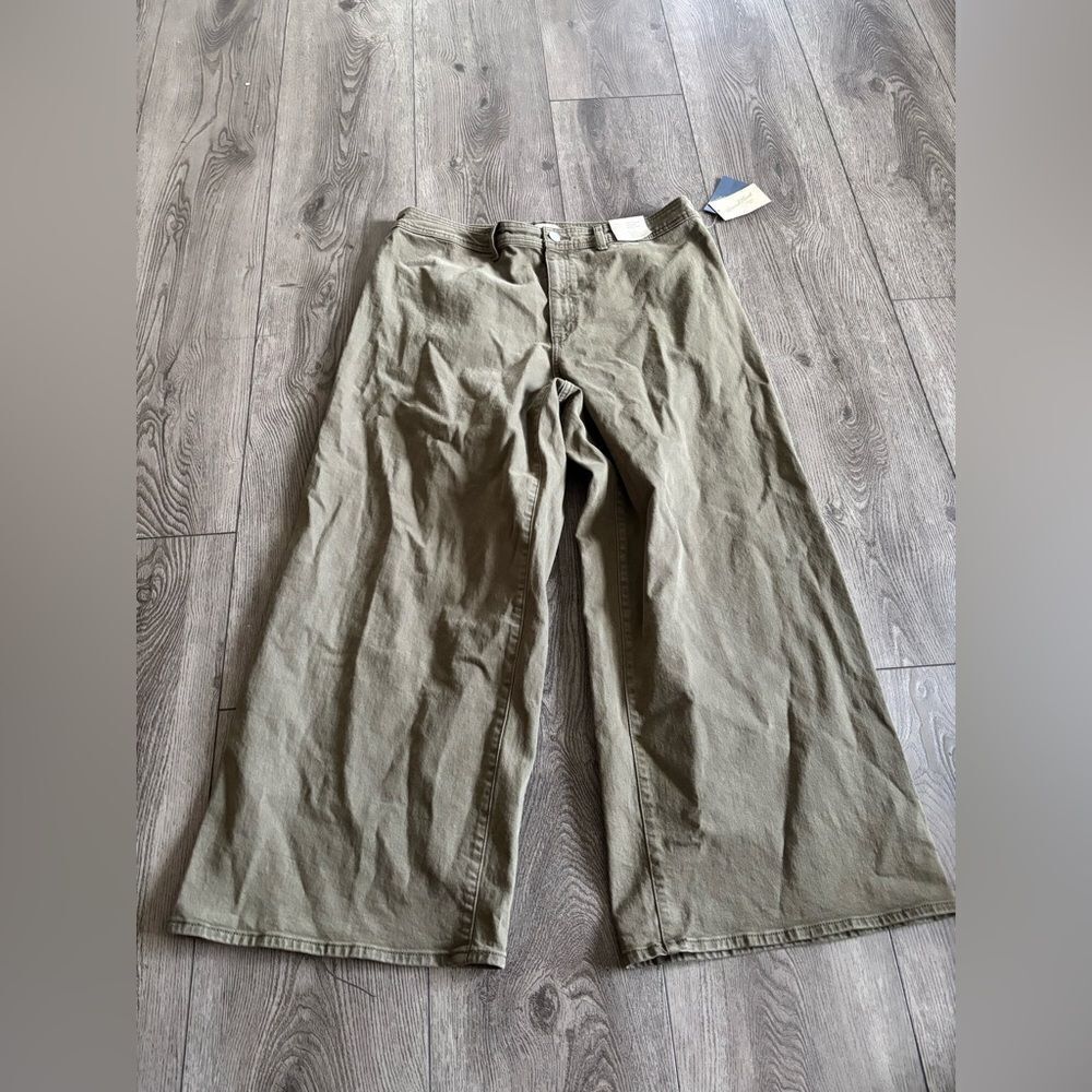 Universal Thread Tan Cargo Shorts Relaxed Fit